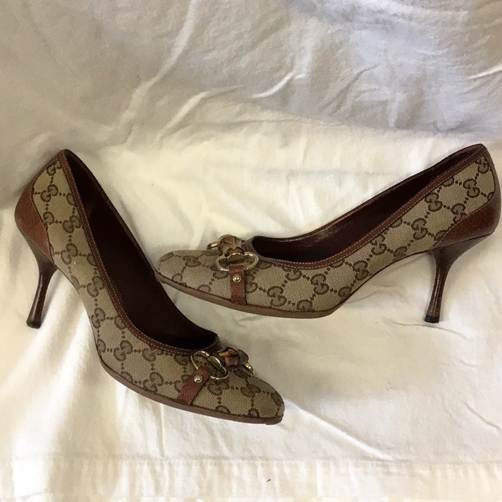 GUCCI ITALY BROWN LOGO PUMPS 9.5 b